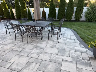 A Curved Paver Patio for Outdoor Dining